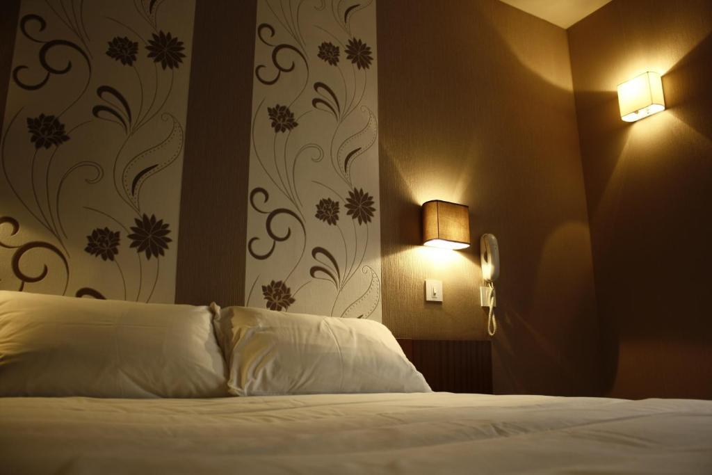 Hotel Du Touring Saint-Céré Zewnętrze zdjęcie
