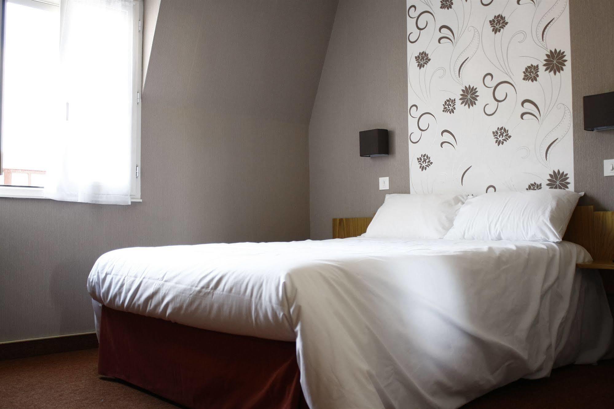 Hotel Du Touring Saint-Céré Zewnętrze zdjęcie